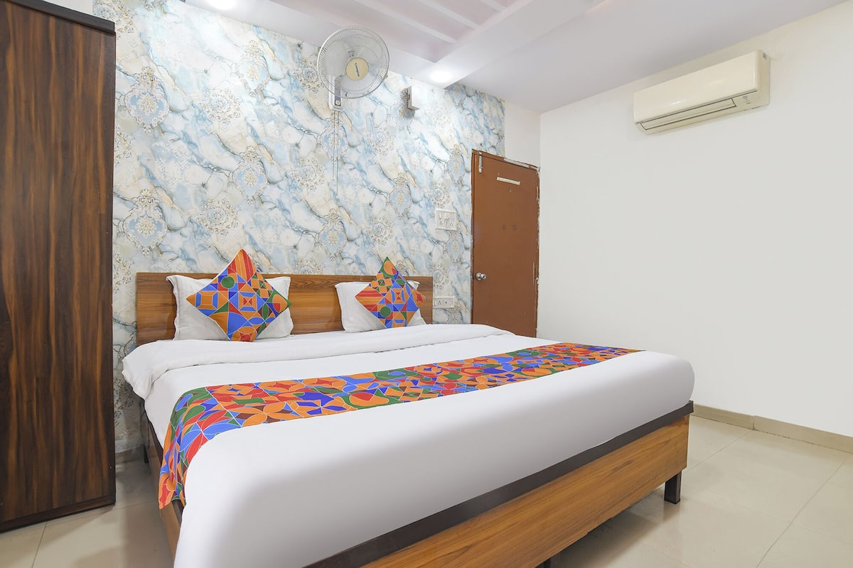 Premium Room | Egyptian cotton sheets, premium bedding, in-room safe, desk