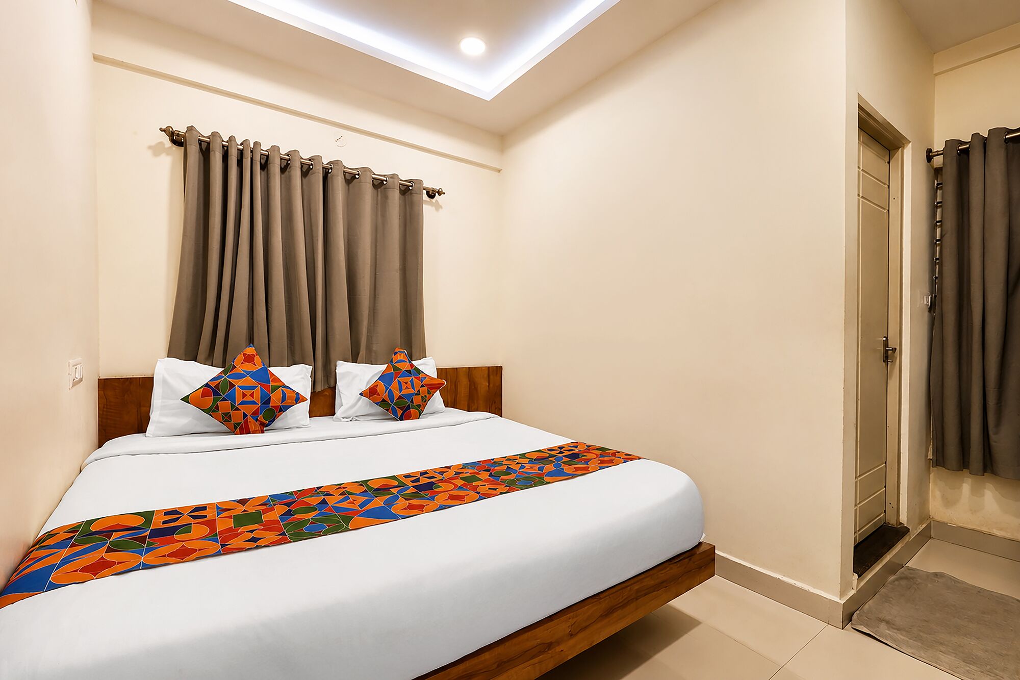 Deluxe Room | Egyptian cotton sheets, premium bedding, in-room safe, desk
