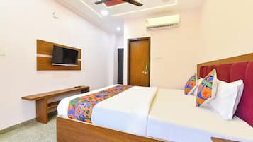 Egyptian cotton sheets, premium bedding, in-room safe, desk