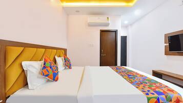 Egyptian cotton sheets, premium bedding, in-room safe, desk
