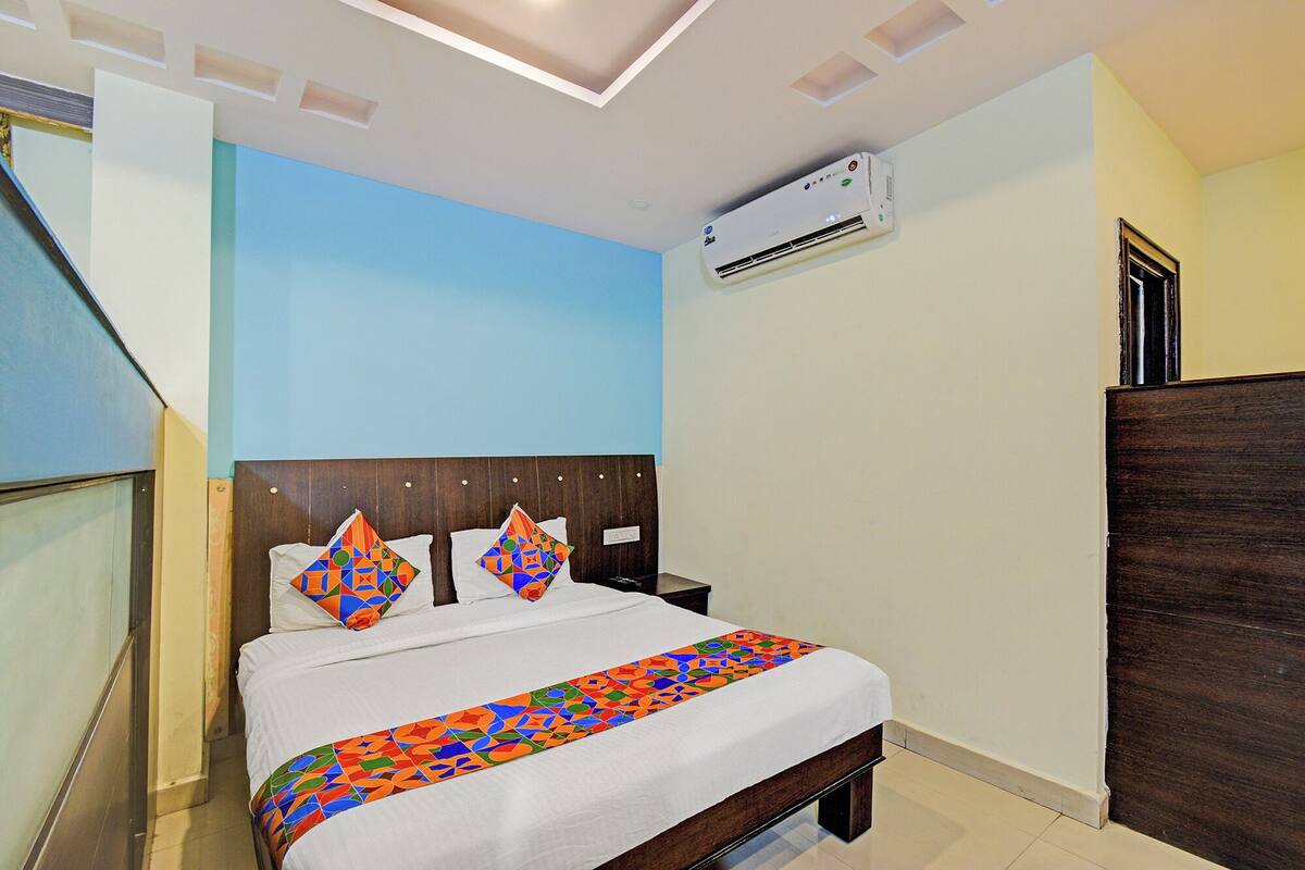 Deluxe Room | Egyptian cotton sheets, premium bedding, in-room safe, desk