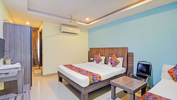 Egyptian cotton sheets, premium bedding, in-room safe, desk
