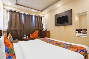 Egyptian cotton sheets, premium bedding, in-room safe, desk - Fahotel Rudransh Residency-1Km from Kashi Vishwanath Temple (Varanasi)