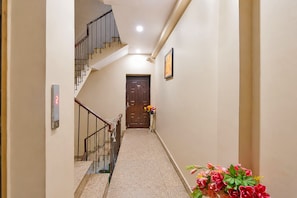 Lobby - Fahotel Rudransh Residency-1Km from Kashi Vishwanath Temple (Varanasi)