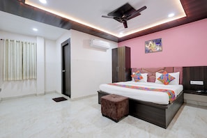 Premium Room | Egyptian cotton sheets, premium bedding, in-room safe, desk - Fabhotel Imperial (Varanasi)