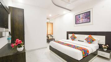 Premium Room | Egyptian cotton sheets, premium bedding, in-room safe, desk