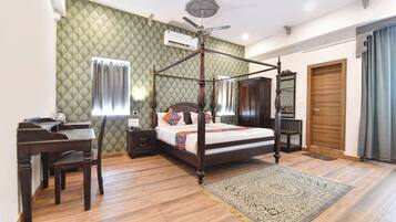 Family Room | Egyptian cotton sheets, premium bedding, in-room safe, desk