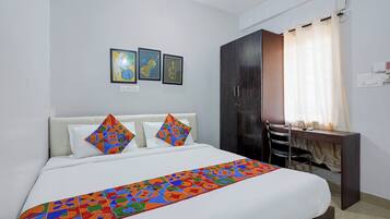 Deluxe Room | Egyptian cotton sheets, premium bedding, in-room safe, desk