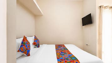 Egyptian cotton sheets, premium bedding, in-room safe, desk