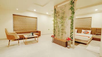 Egyptian cotton sheets, premium bedding, in-room safe, desk
