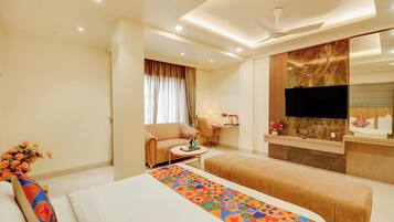 Premium Room | Egyptian cotton sheets, premium bedding, in-room safe, desk