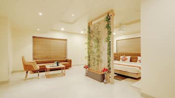 Egyptian cotton sheets, premium bedding, in-room safe, desk