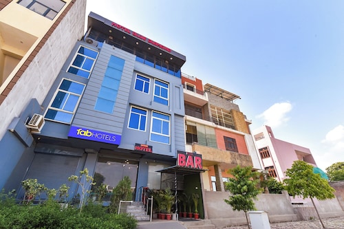 Fabhotel Blue Diamond