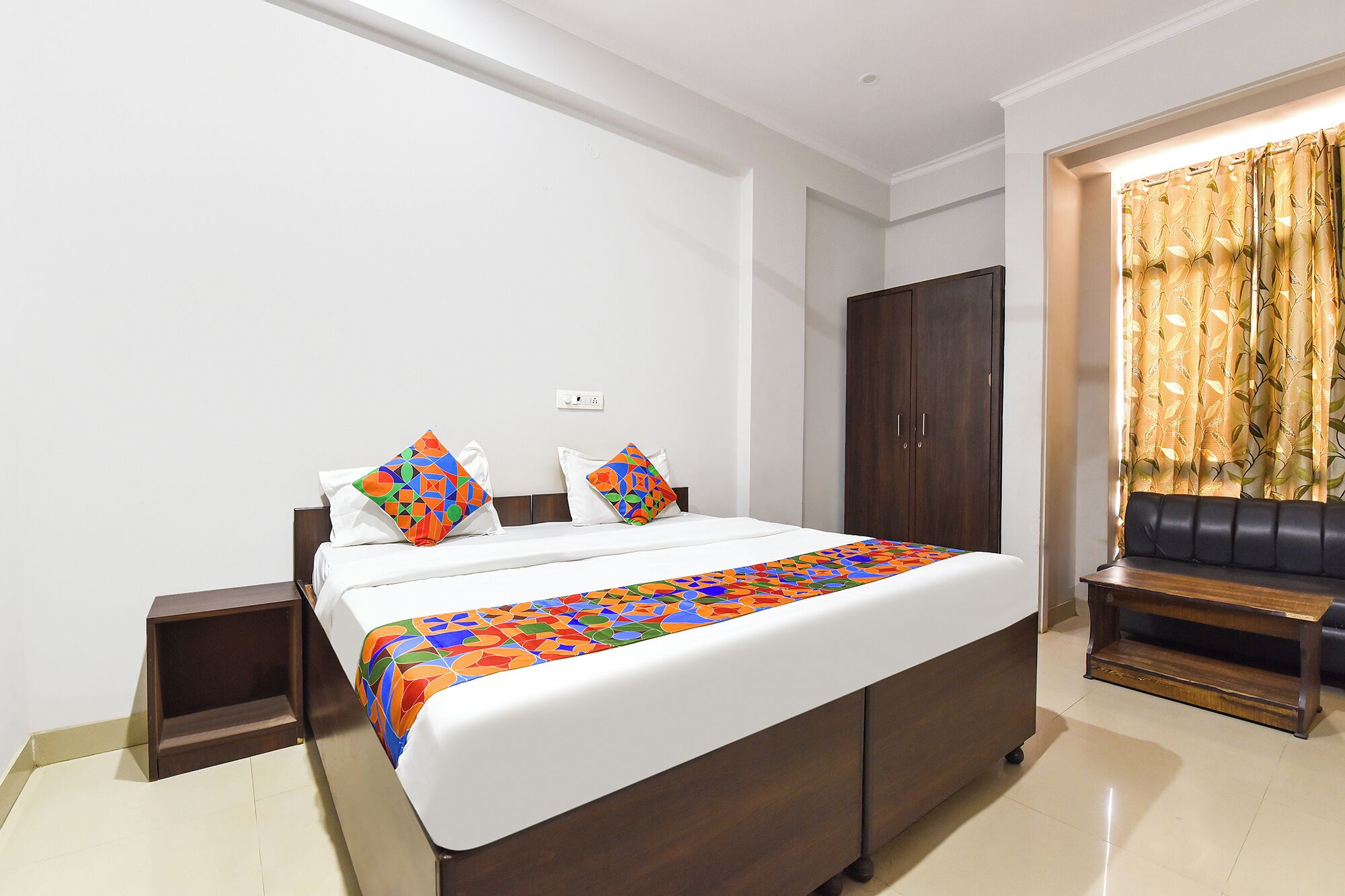 Egyptian cotton sheets, premium bedding, in-room safe, desk