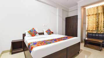 Egyptian cotton sheets, premium bedding, in-room safe, desk