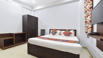Deluxe Room | Egyptian cotton sheets, premium bedding, in-room safe, desk