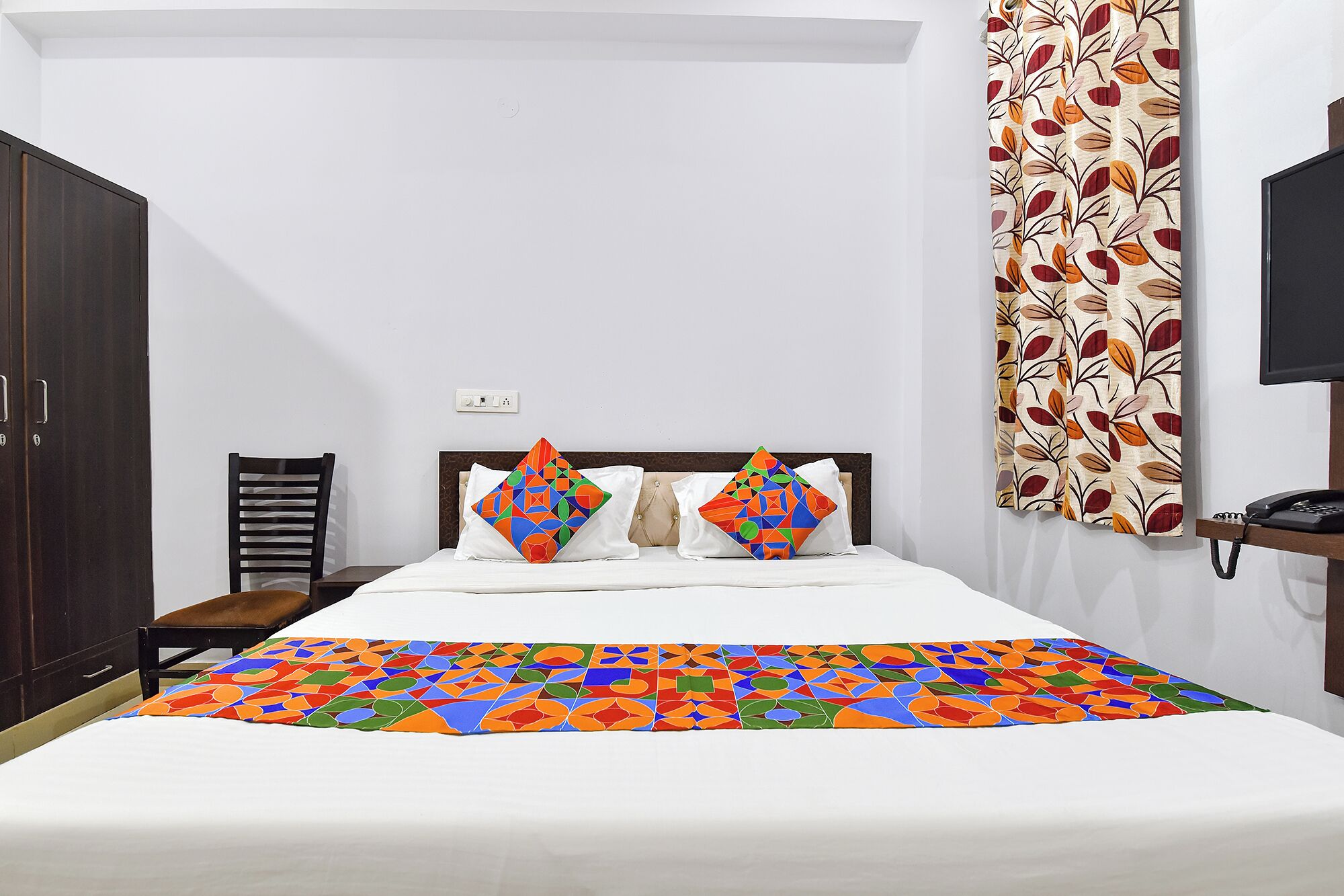 Kamar Deluks | Seprai katun Mesir, seprai premium, brankas, dan meja kerja