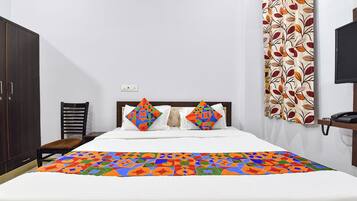 Kamar Deluks | Seprai katun Mesir, seprai premium, brankas, dan meja kerja