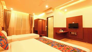 Premium Room | Egyptian cotton sheets, premium bedding, in-room safe, desk