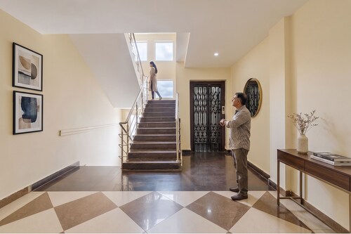Fabhotel New Raadhey Guest Inn