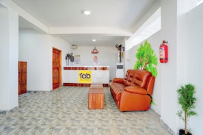 Reception - Fabhotel Dhana Residency (Tirupporur)