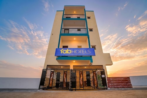 Fabhotel Dhana Residency