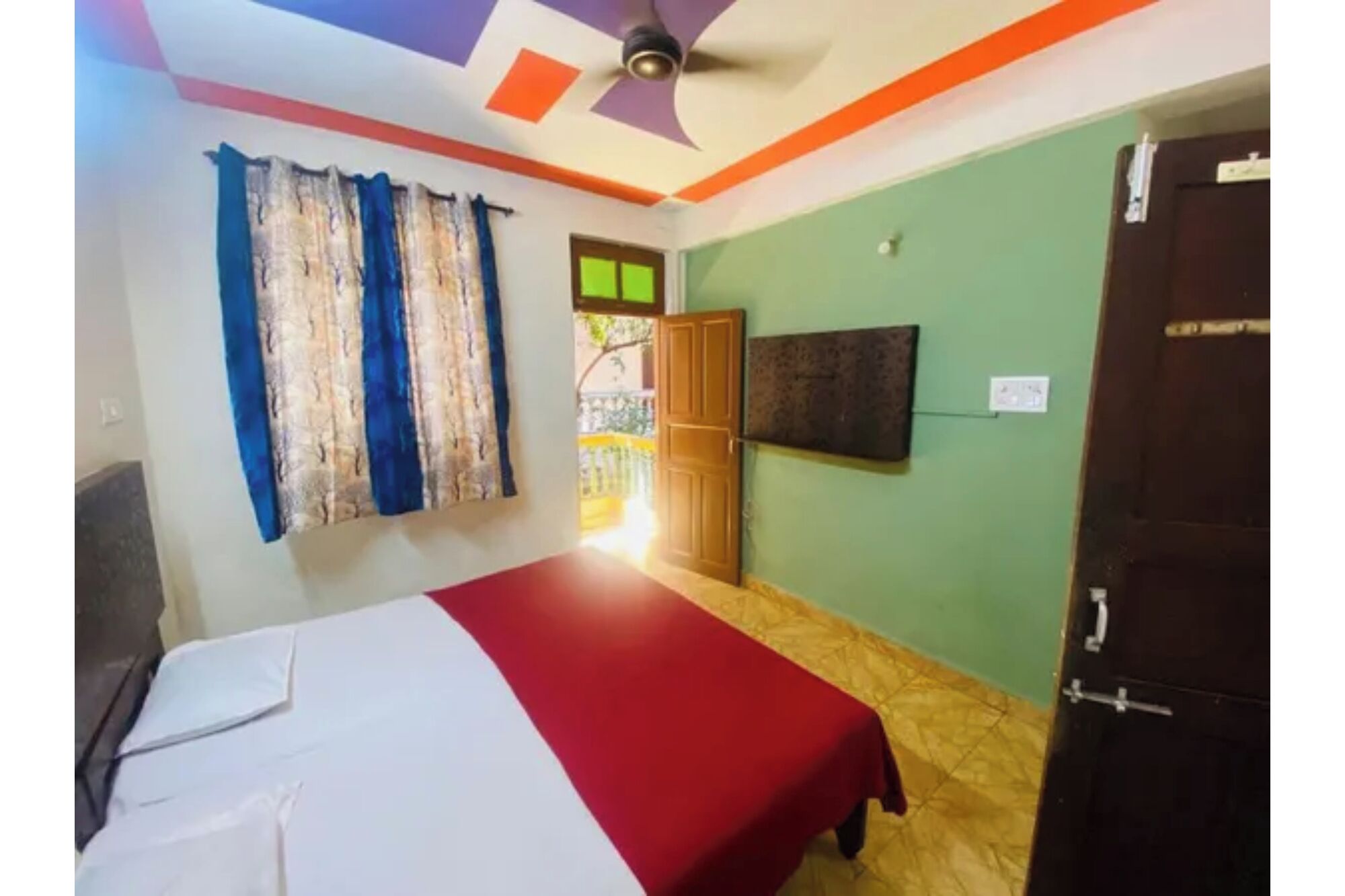 Deluxe Room | Egyptian cotton sheets, premium bedding, in-room safe, desk