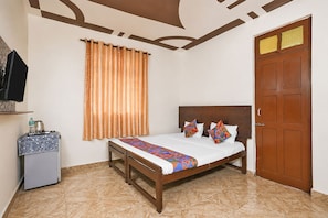 Egyptian cotton sheets, premium bedding, in-room safe, desk - Via Kajal (Calangute)