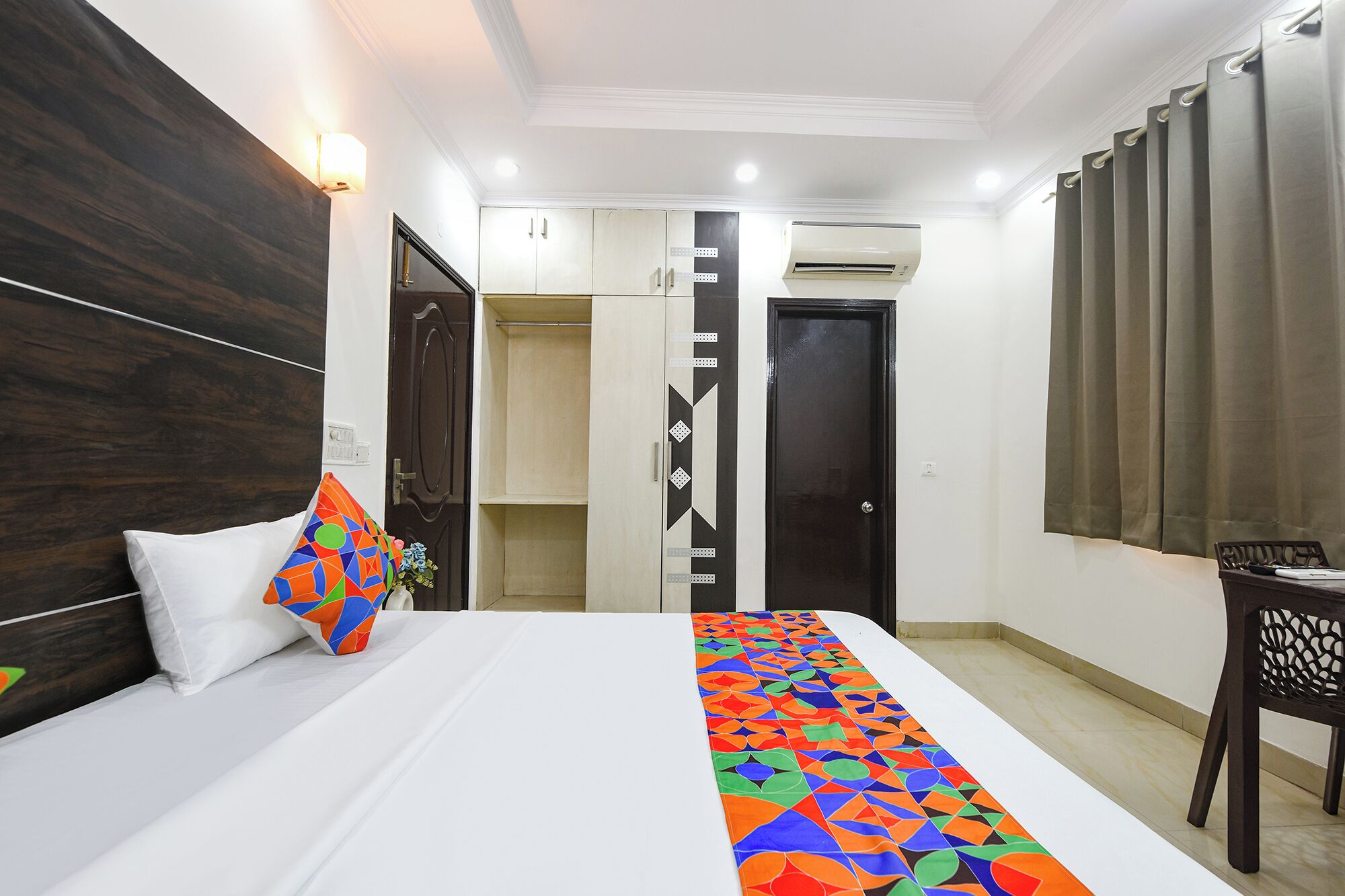 Egyptian cotton sheets, premium bedding, in-room safe, desk