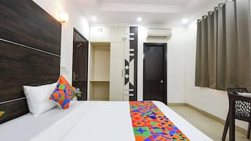 Egyptian cotton sheets, premium bedding, in-room safe, desk