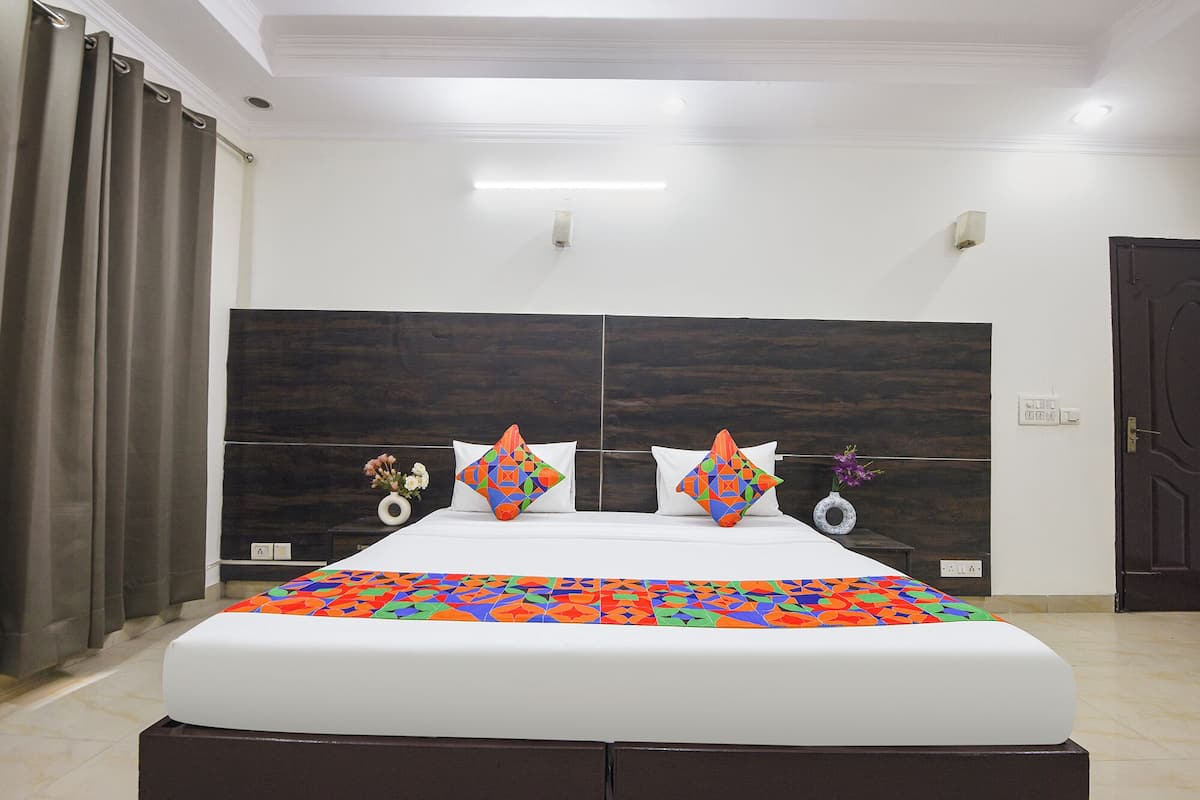 Premium Room | Egyptian cotton sheets, premium bedding, in-room safe, desk