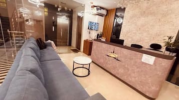 Quầy tiếp tân