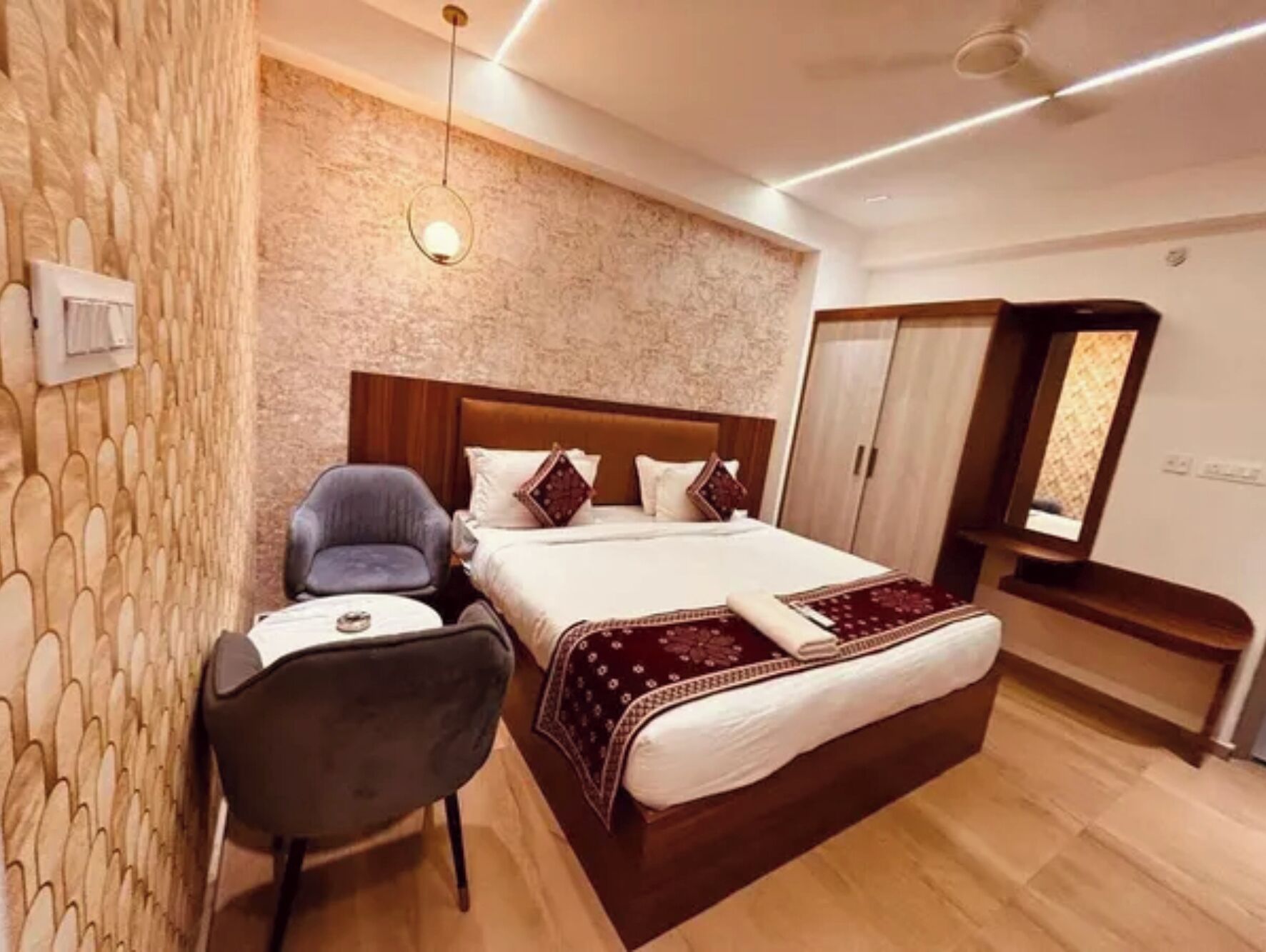 Premium Room | Egyptian cotton sheets, premium bedding, in-room safe, desk