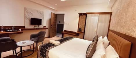 Egyptian cotton sheets, premium bedding, in-room safe, desk