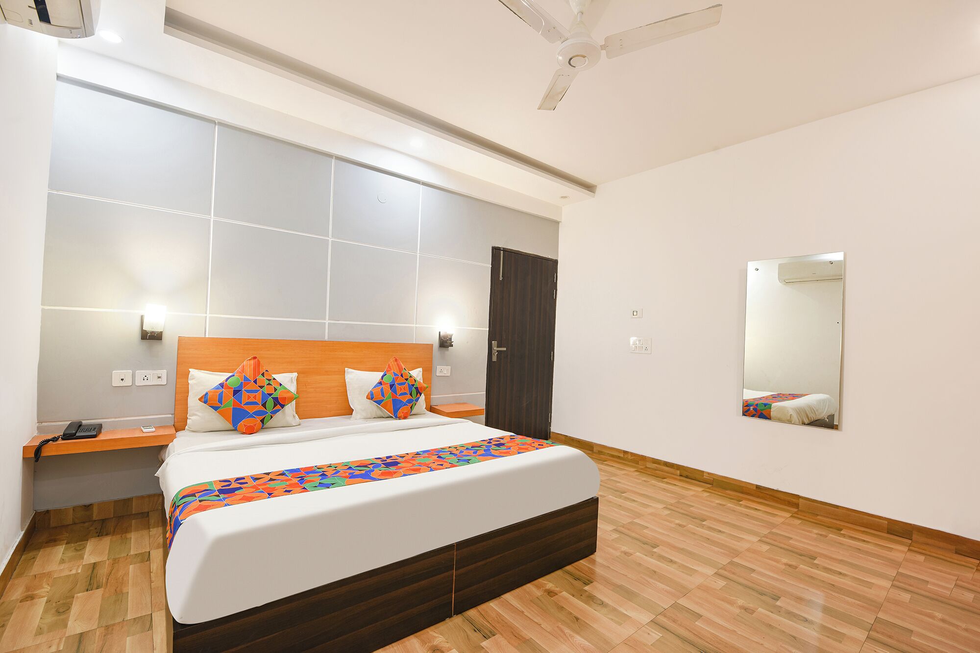 Premium Room | Egyptian cotton sheets, premium bedding, in-room safe, desk