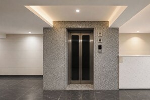Elevator - Fabhotel Snereya (New Delhi)