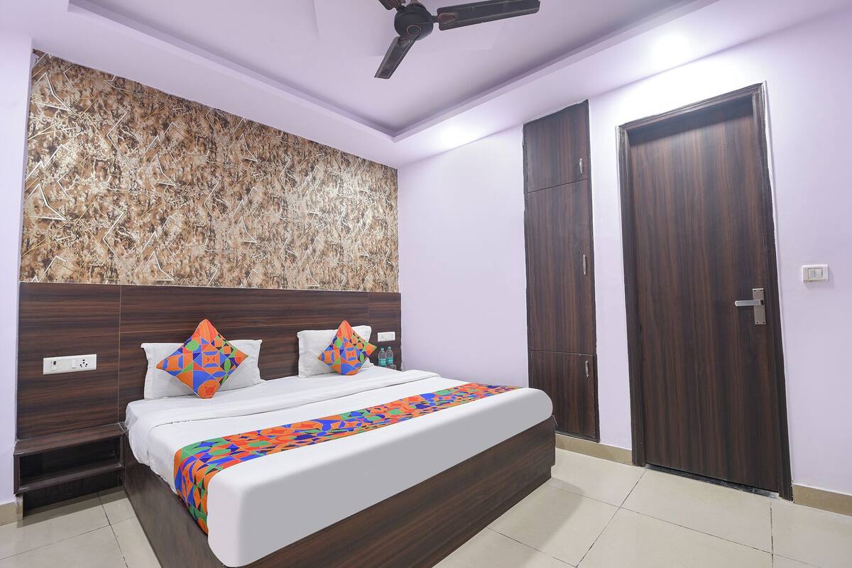 Deluxe Room | Egyptian cotton sheets, premium bedding, in-room safe, desk