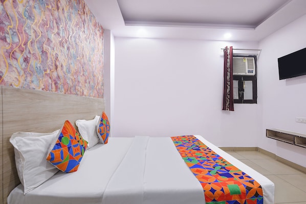 Executive Room | Egyptian cotton sheets, premium bedding, in-room safe, desk - Fabhotel Snereya (New Delhi)