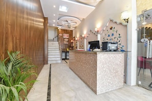 Reception - Fabhotel Moon Stone (Amer)