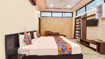 Egyptian cotton sheets, premium bedding, in-room safe, desk