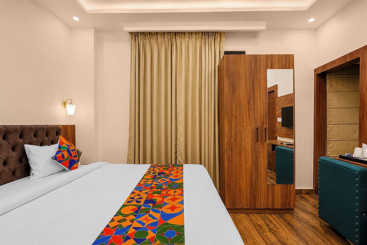 Premium Room | Egyptian cotton sheets, premium bedding, in-room safe, desk