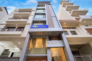 Exterior - Fabhotel Vatsa Residency (Varanasi)
