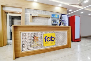 Reception - Fabhotel Rudraksha (Indore)