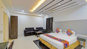 Egyptian cotton sheets, premium bedding, in-room safe, desk