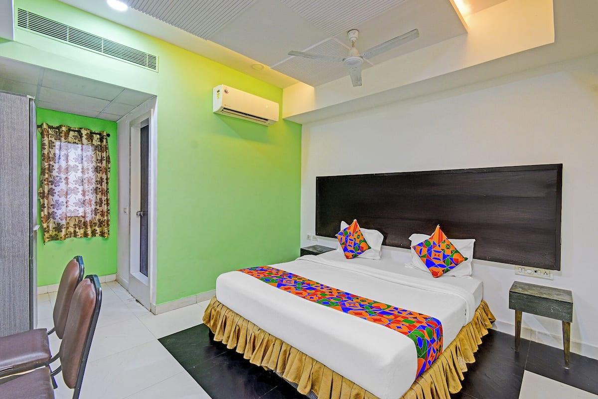Deluxe Room | Egyptian cotton sheets, premium bedding, in-room safe, desk