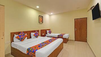 Family Room | Egyptian cotton sheets, premium bedding, in-room safe, desk
