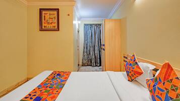 Egyptian cotton sheets, premium bedding, in-room safe, desk