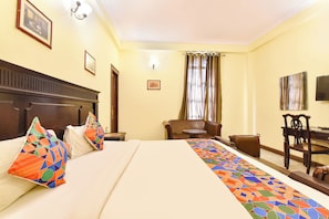 Egyptian cotton sheets, premium bedding, in-room safe, desk - Fabhotel Jd Four Boutique (Jaipur)