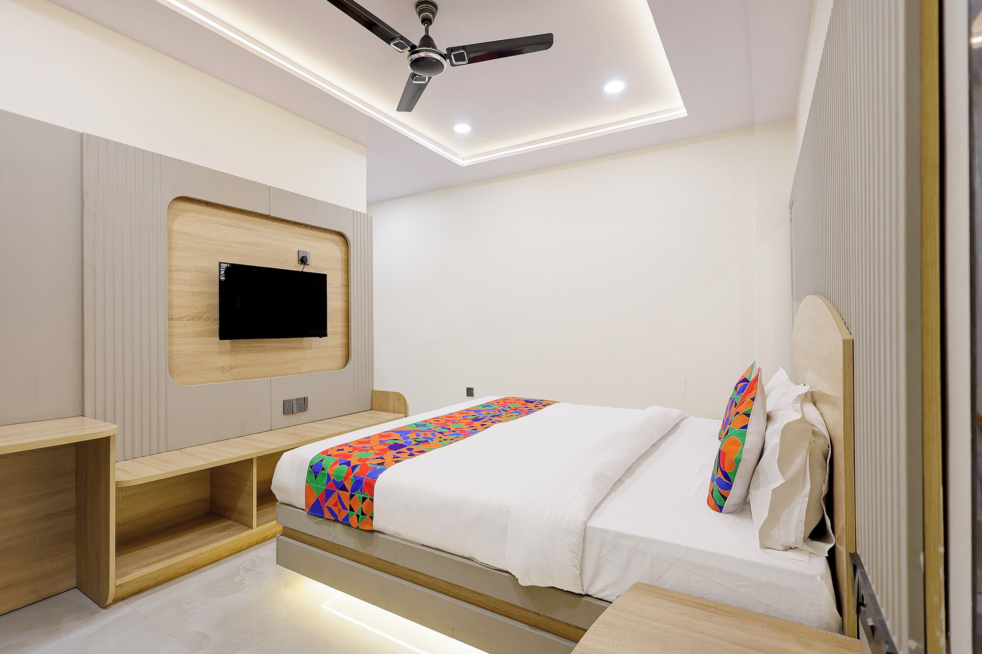 Egyptian cotton sheets, premium bedding, in-room safe, desk