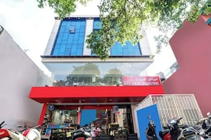 Exterior - Fabhotel Silver House Inn (Bangalore)